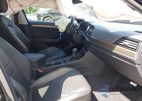 2019 Volkswagen Jetta 1.4T Sel Premium z USA, uszkodzony, nr VIN 3VWG57BU1KM099675